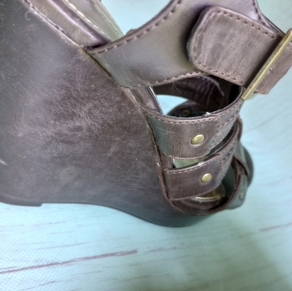 Xhilaration Wedge Brown Strappy Open Toe Heels: US Size 6 - Picture 8 of 11